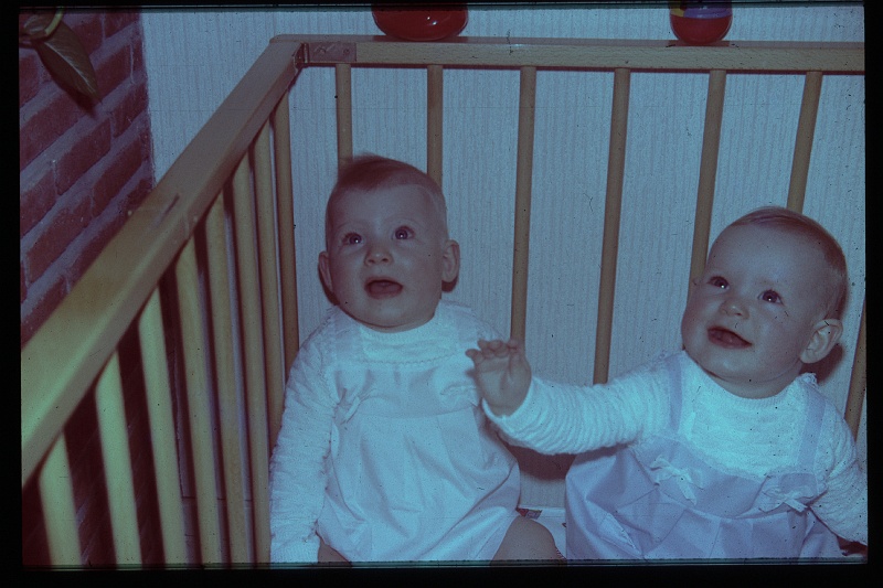 46.Delft apr 1964 Brigitte,Marion.JPG